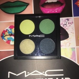 MAC: “That Trillion Dollar Look”  eye shadow quad
